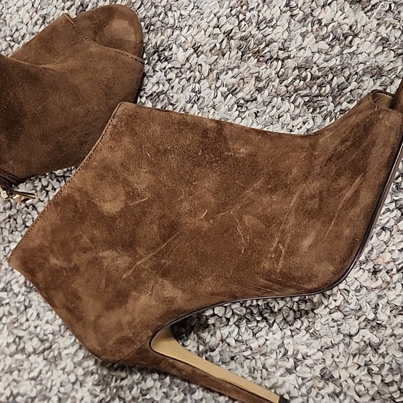 SHOES - Picture 2 of 3